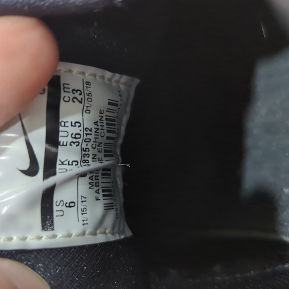 Nike Air Huarache Run Sneaker Women's Size 6 Black Tennis Shoes - Picture 6 of 8